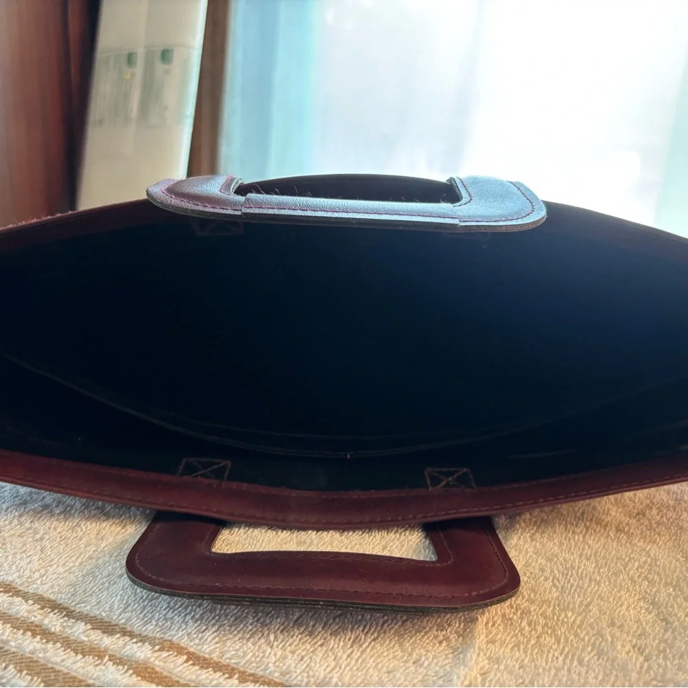 Elegant Burgundy Leather Men's Bag